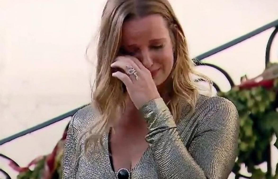 Elke Clijsters in tranen nadat ze DIT krijgt van 'De Bachelorette'-kandidaat (video)