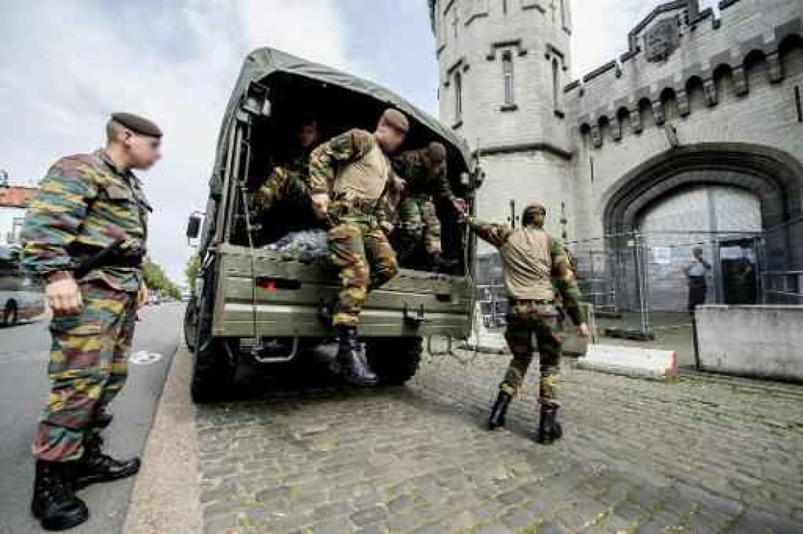 Ongeveer 120 militairen gevorderd voor Brusselse en Waalse gevangenissen
