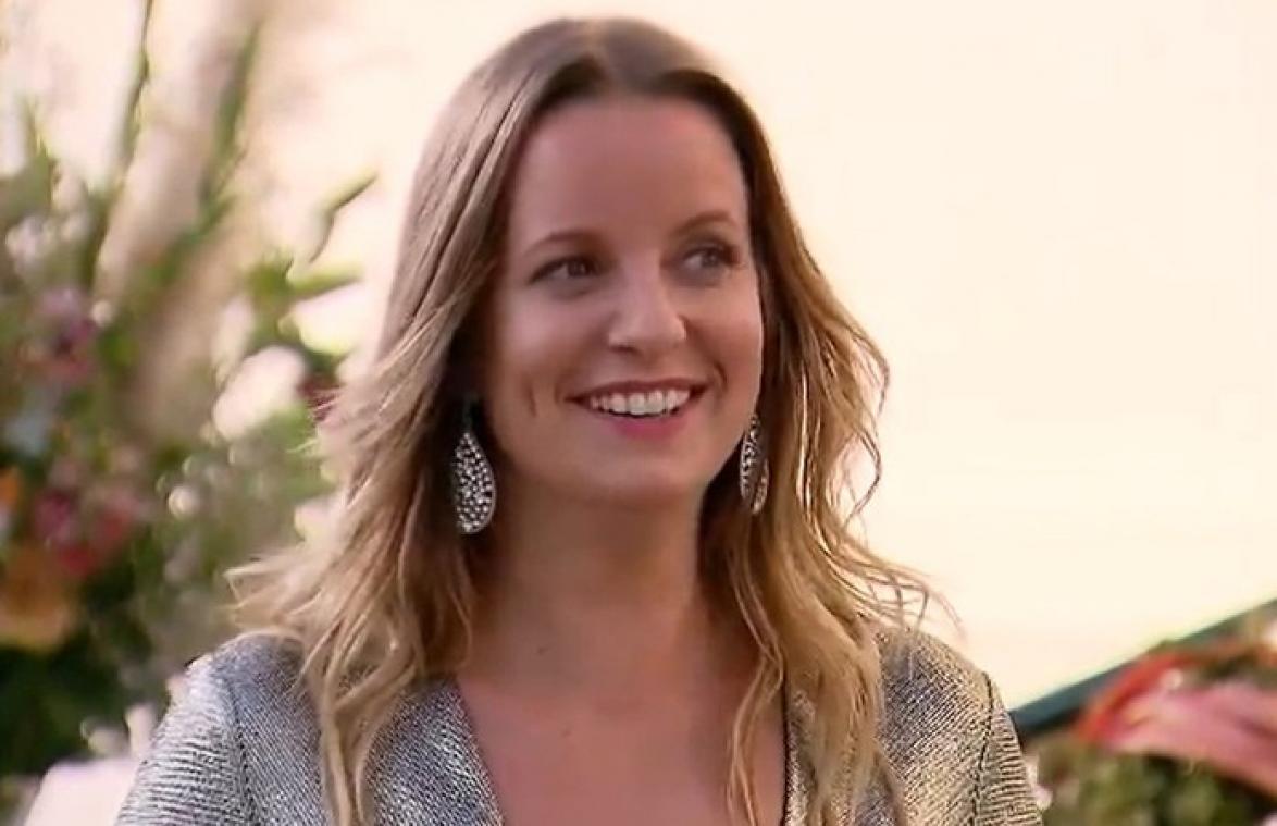 'De Bachelorette'-Elke beleeft gênant momentje wanneer 'kandidaat' passeert (video)