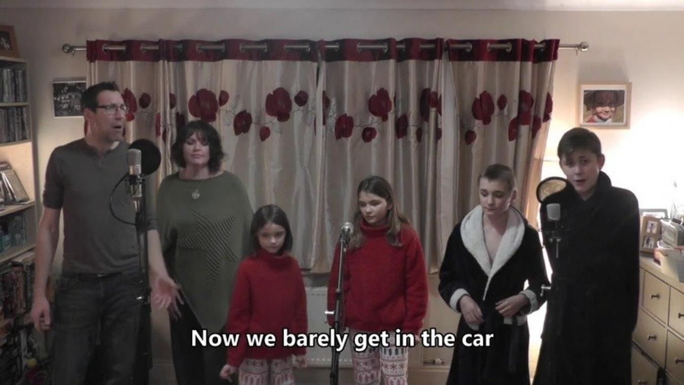 LEUK. Britse familie slaat zich al zingend doorheen de coronapandemie (video's)