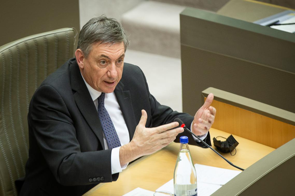 Jan Jambon: "Beperkte versoepelingen, met eten en drinken voor jongeren"