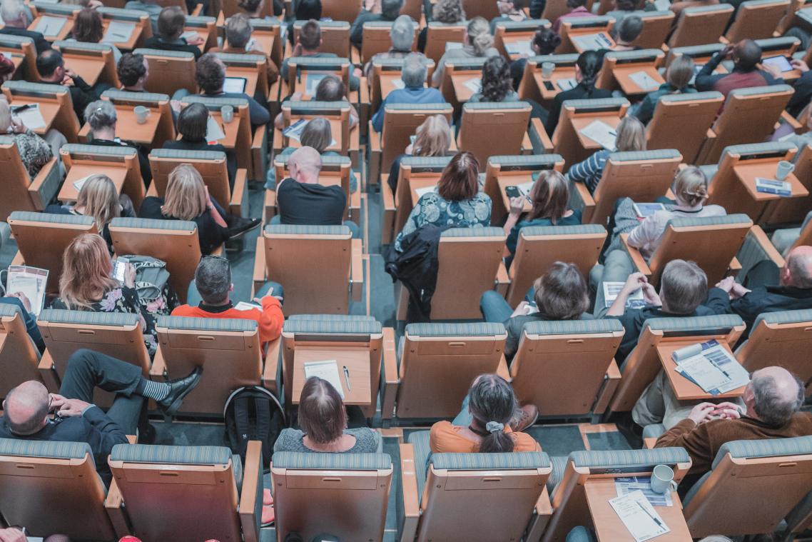 Studenten over het leven na corona: "Mensen zijn veerkrachtig, maar feestjes kunnen het verloren jaar niet goedmaken"