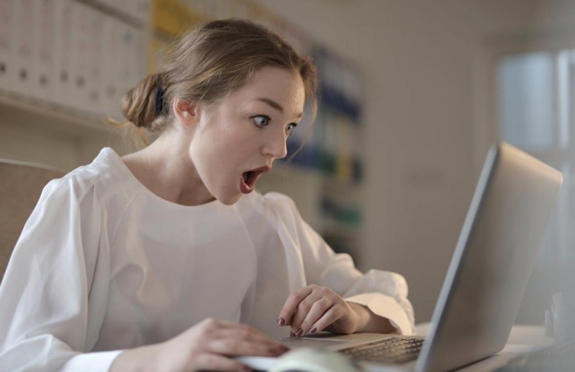 Vrouw ontdekt dat Tinderdate getrouwd is. Haar reactie? BRILJANT! (video)