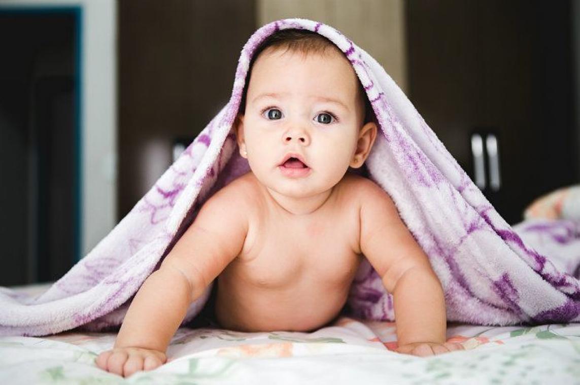 VIDEO. Vrouw bevalt van gigantische baby