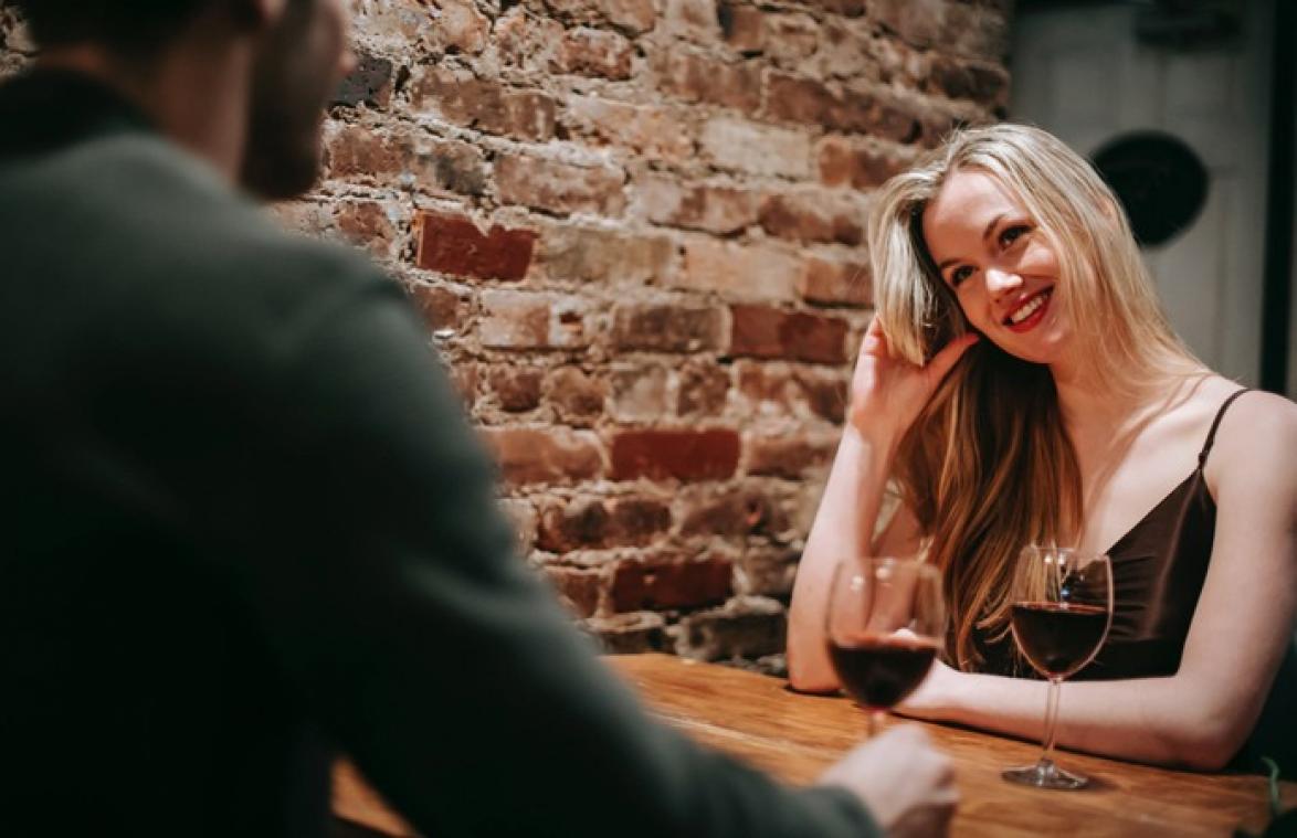 Man eist geld terug nadat date met vrouw op niets uitdraait: "Zielig en belachelijk!"