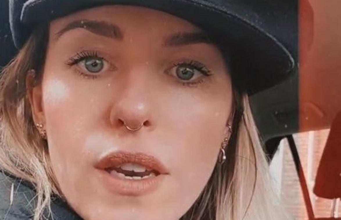 Josje (ex-K3) op de vingers getikt door politie wegens "verboden" gedrag: "Daar zakt mijn broek ECHT van af"