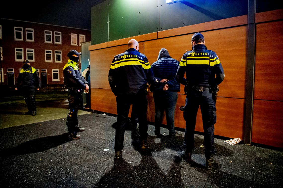 Aangehouden man verstopt duizenden euro's op wel heel originele plaats