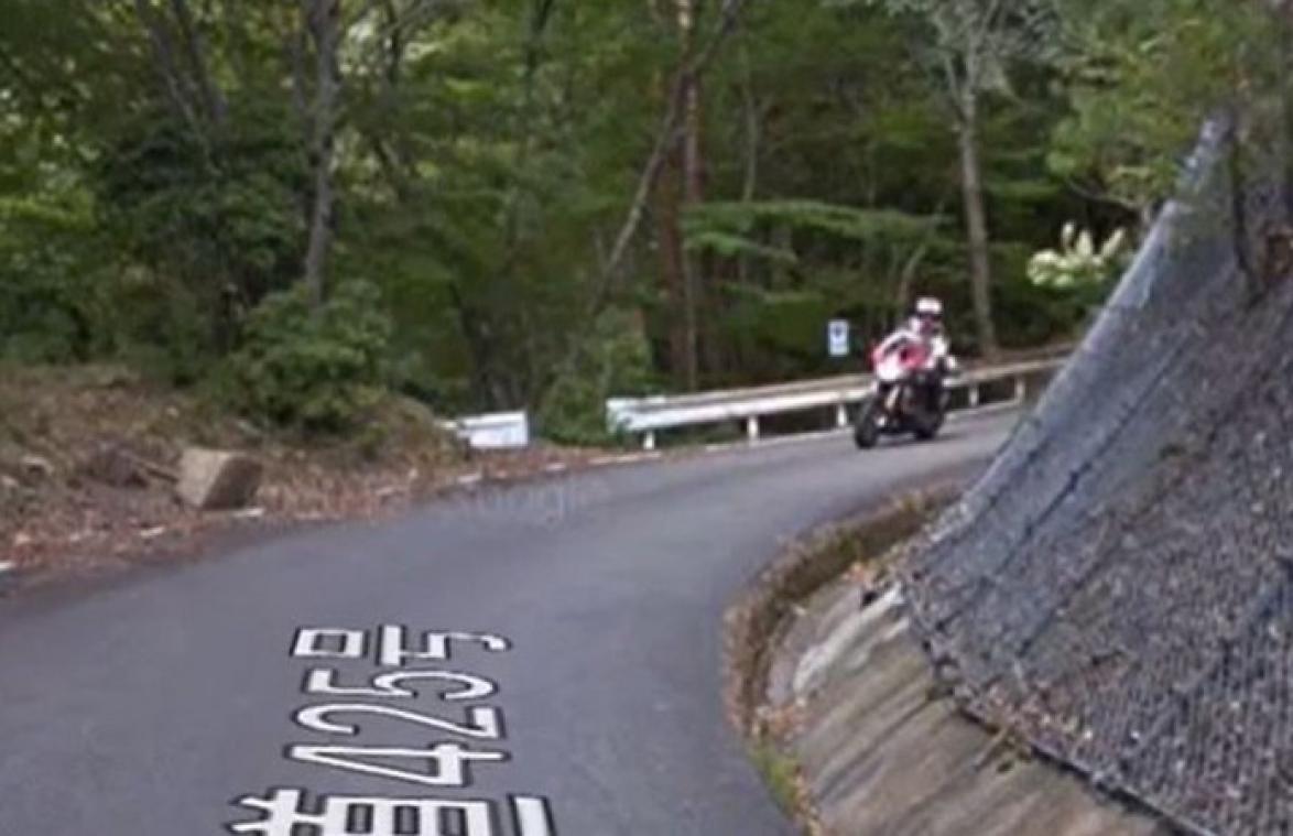Google Maps-gebruiker ontdekt luguber detail op plek waar motard crashte (foto)
