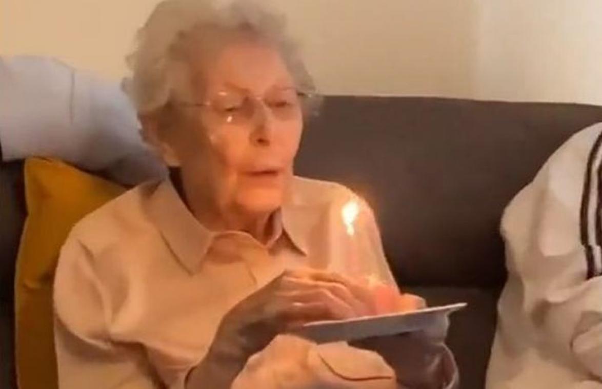 Oma choqueert haar familie met bedenkelijke verjaardagswens (video)