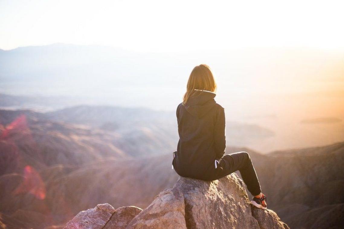 Vijf gevoelens die je als introvert helemaal herkent