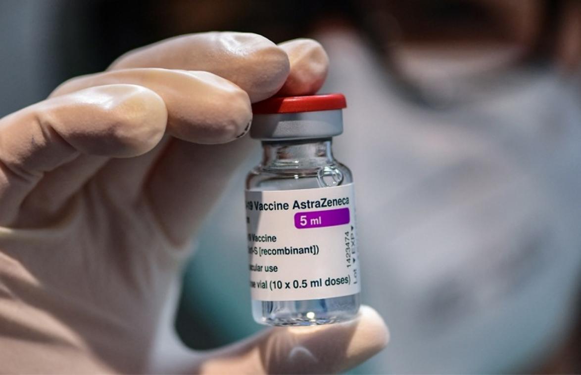 Opnieuw twijfel over AstraZeneca-vaccin na bijwerkingen: vaccinatie stilgelegd in Denemarken