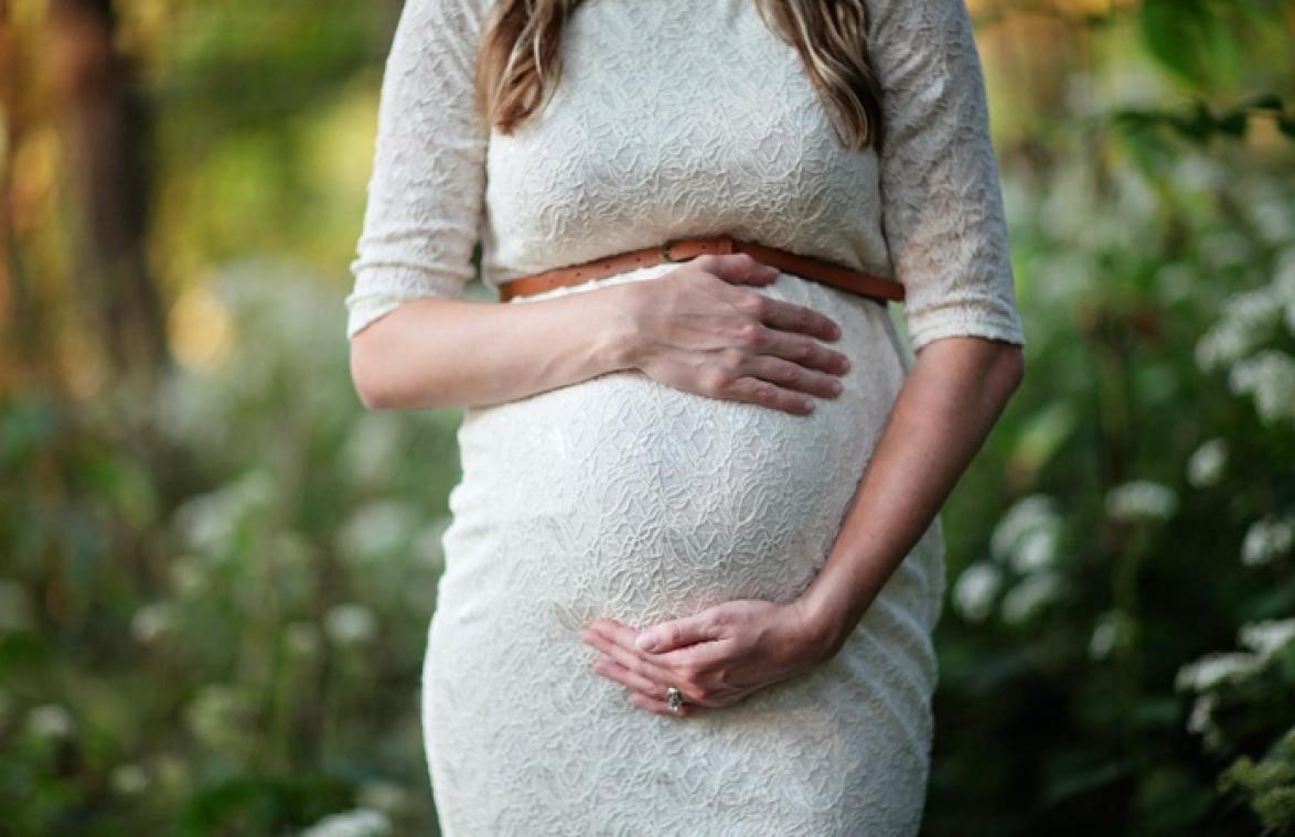 Vrouw ontdekt dat ze zwanger is terwijl ze maagd was: "Ik kon het niet geloven"