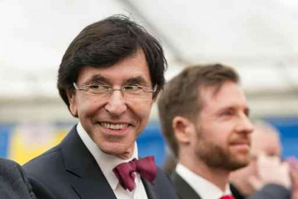 Elio Di Rupo zegt stakende cipiers alle steun toe
