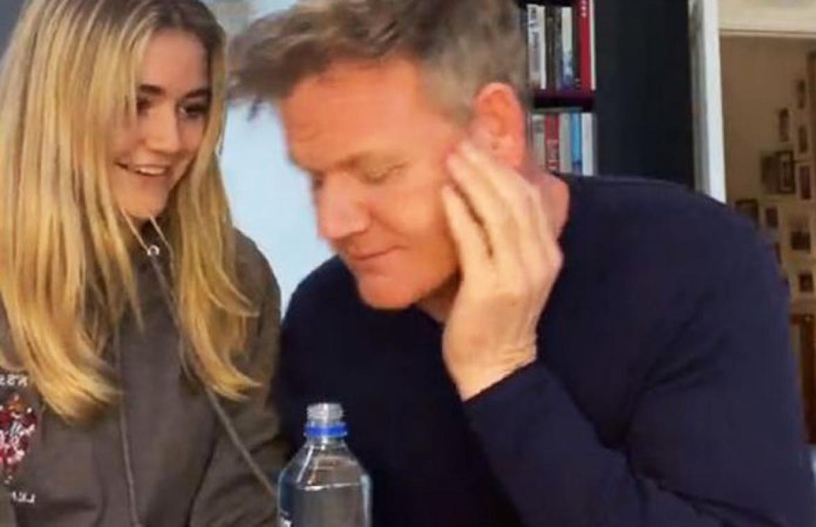 Dochter van Gordon Ramsay haalt GEWAAGDE frats met hem uit (video)