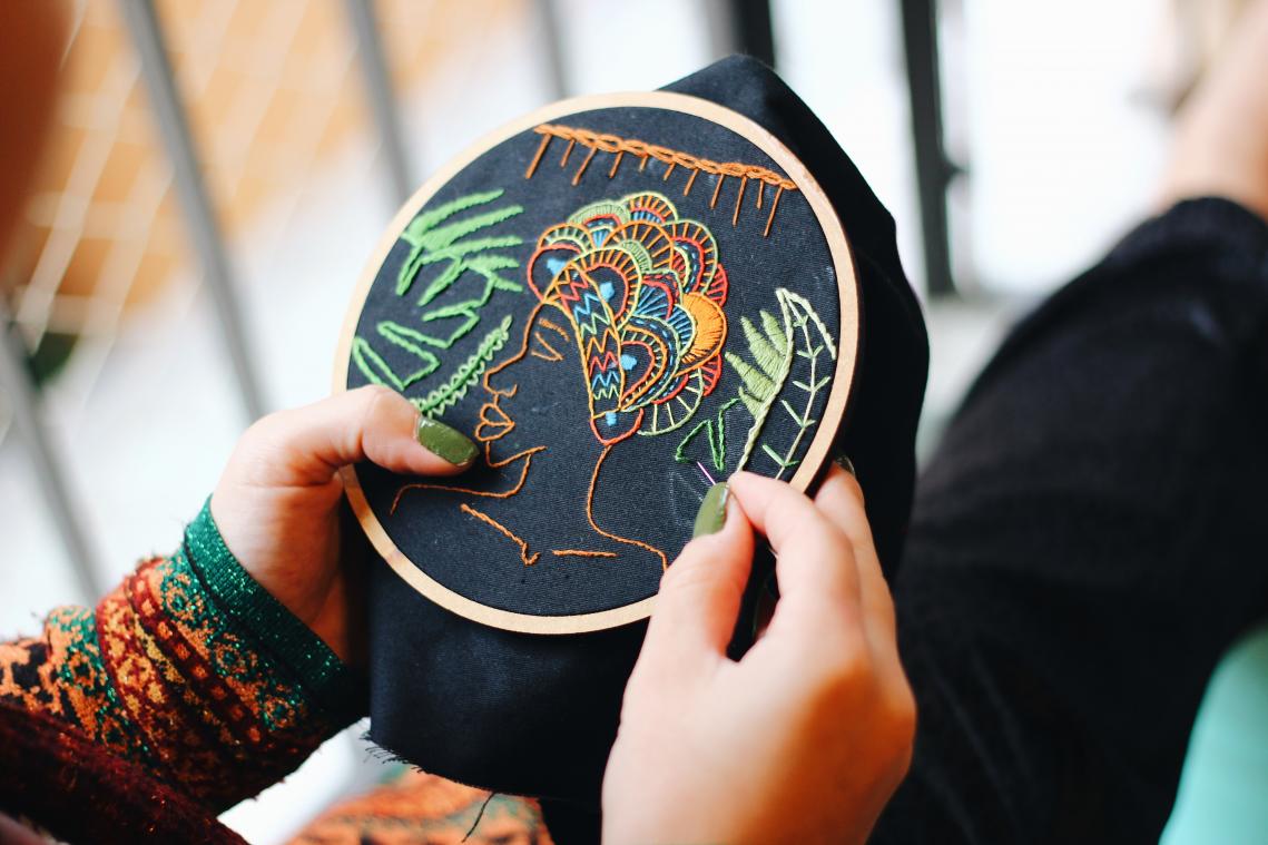 Op zoek naar een nieuwe hobby? Dit hipstermerk komt met een borduurcursus