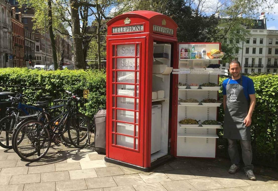 Brit opent saladebar in iconische telefooncel