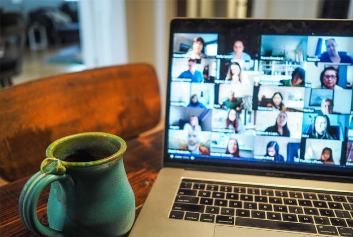 De webcamachtergrond: professioneel vs. authentiek