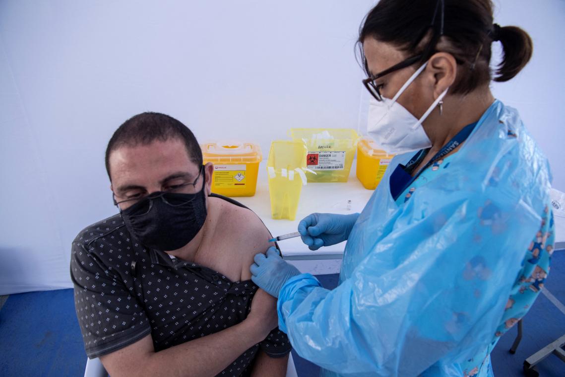 Binnenkort slechts één vaccindosis voor wie al besmet raakte?