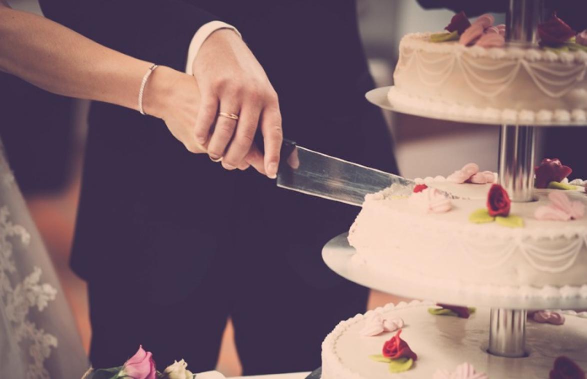 Koppel bestelt bruidstaart, maar bakker maakt GÊNANTE blunder (foto)