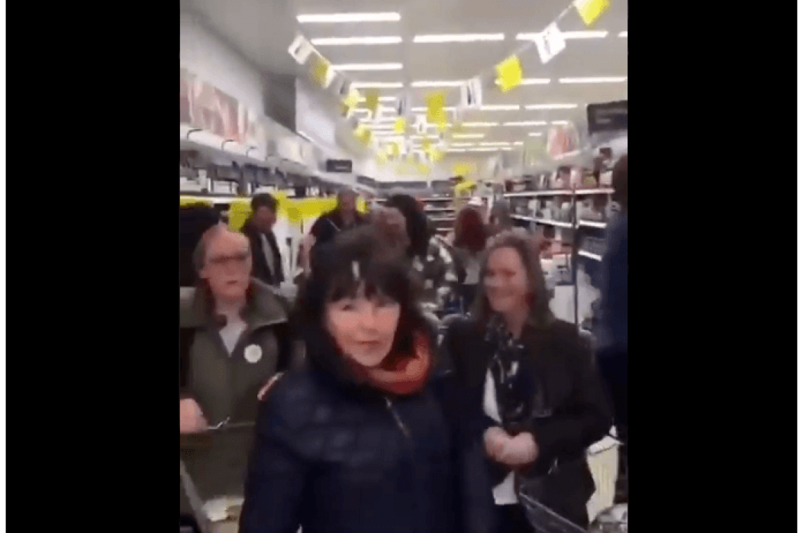 BIZAR. Britse supermarkt overrompeld door 'mondmasker-weigeraars' (video)