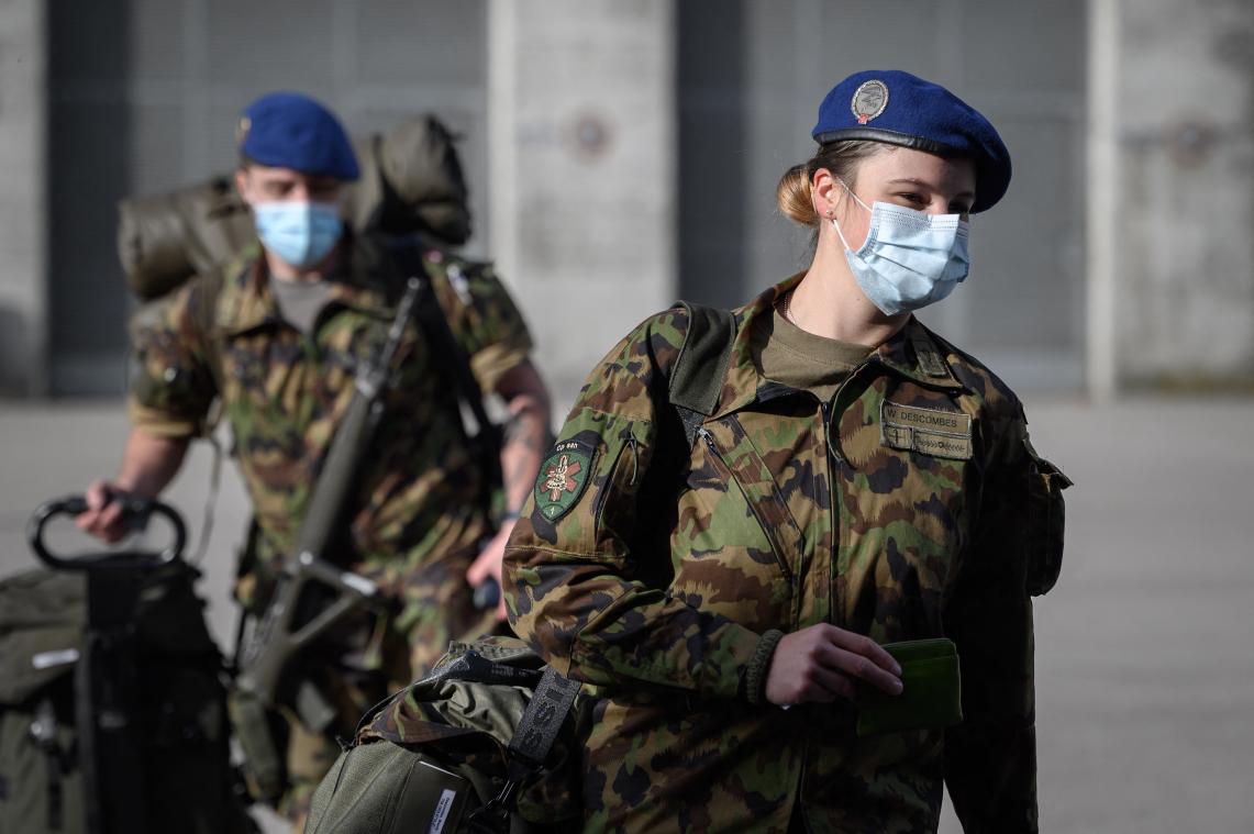 Zwitsers leger wil vrouwen rekruteren met 'intieme' aanpassing van uniform