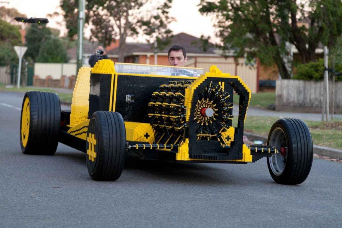 Is dit de ultieme jongensdroom? Een auto van Lego-blokken die echt rijdt