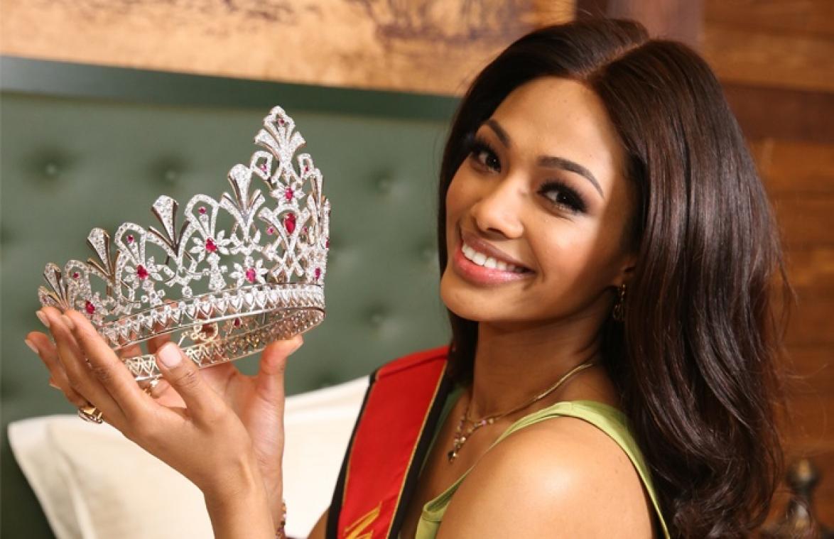 Kersverse Miss België poseert in bad: "Eindelijk iemand die écht op een Miss lijkt" (foto)