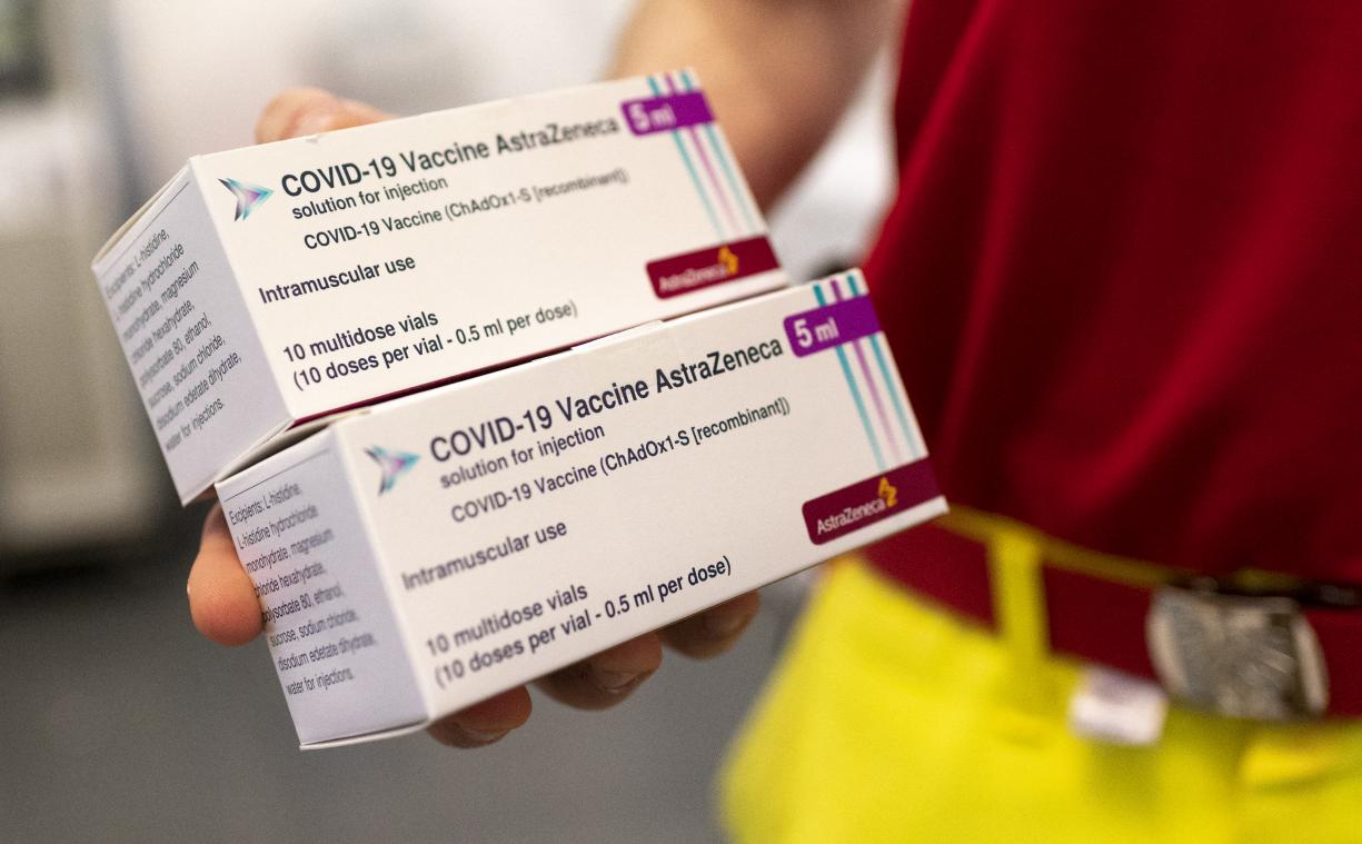 EMA: "Bloedproblemen zijn uiterst zeldzame bijwerking van AstraZeneca, maar voordelen in het algemeen groter"