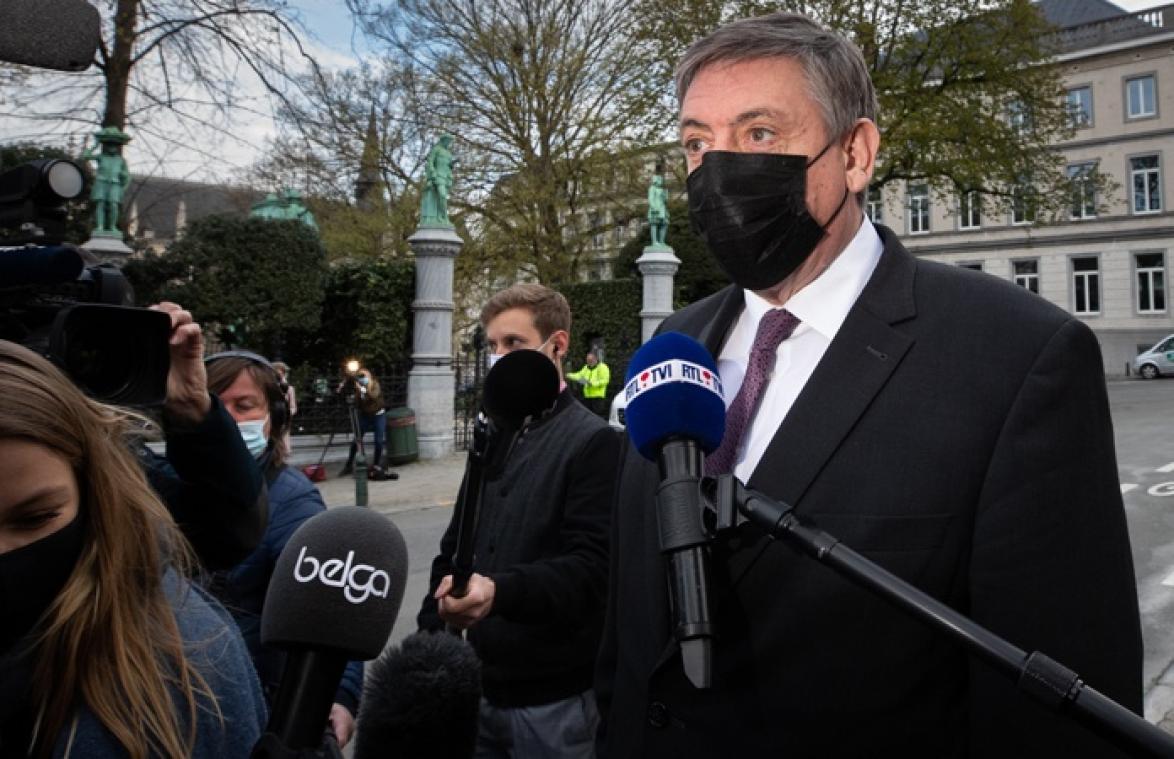 Jan Jambon wil terrassen absoluut open op DEZE datum