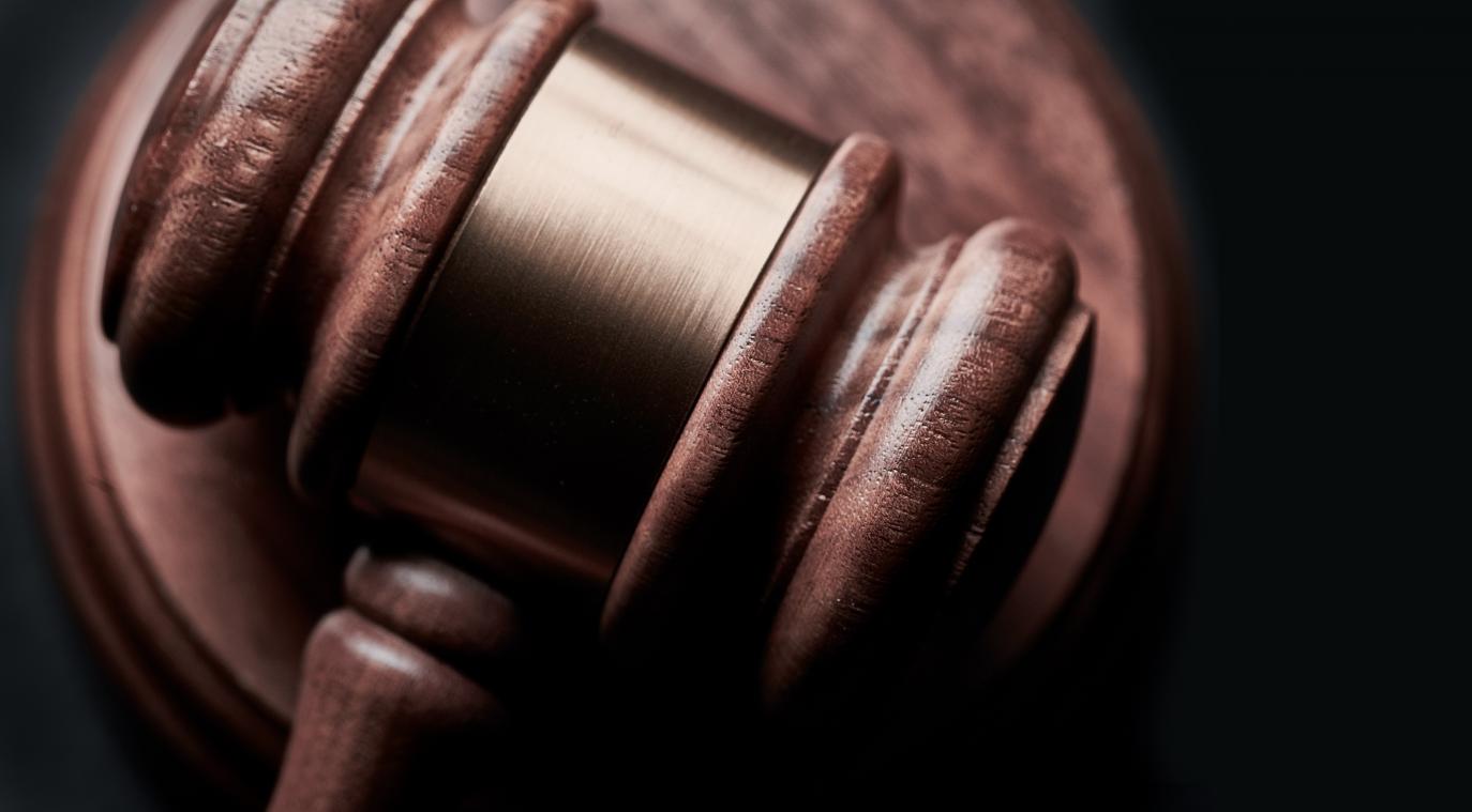 BIZAR.  Koppel liet huisbaas met miljoenenfortuin verhongeren
