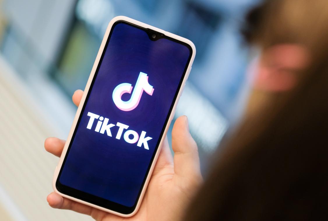TikTok in nauwe schoentjes: verzamelt de app illegaal gegevens van kinderen?