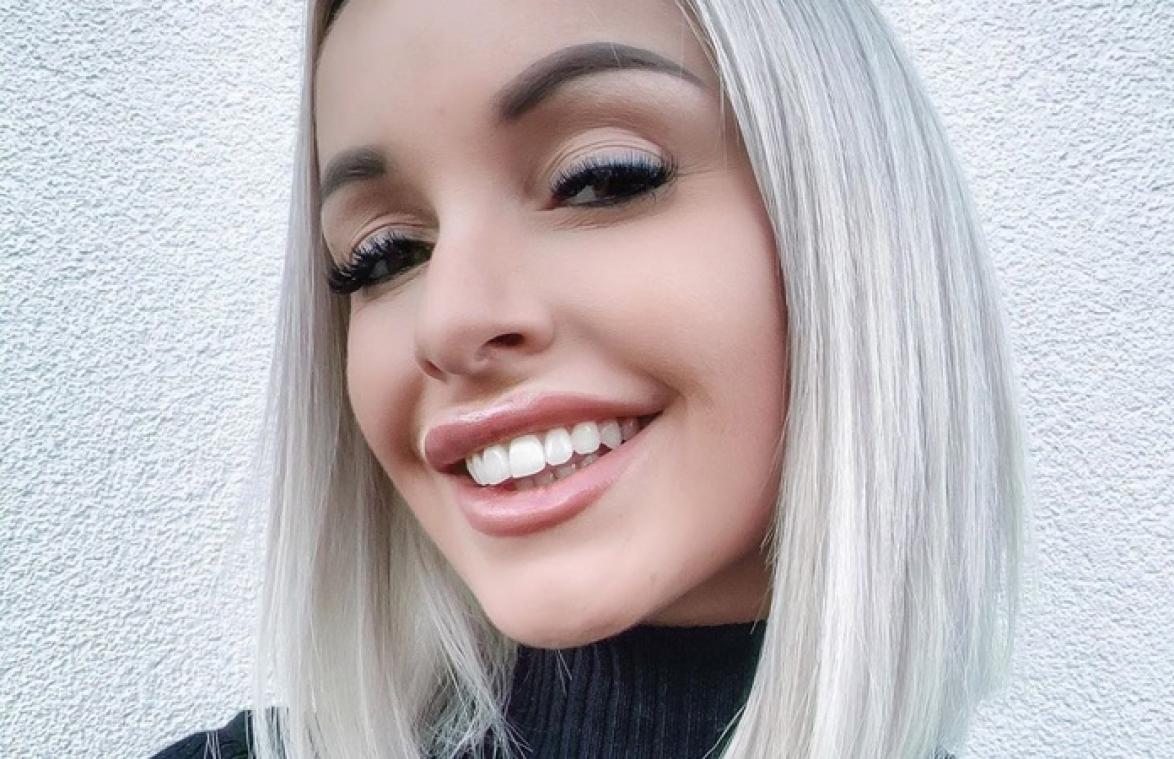 'Temptation'-Pommeline koopt opvallende moto: "Zo blij!" (foto)