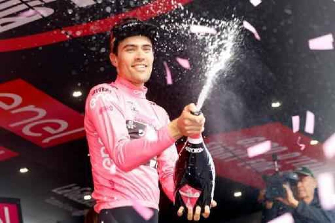 Dumoulin verstevigt roze trui