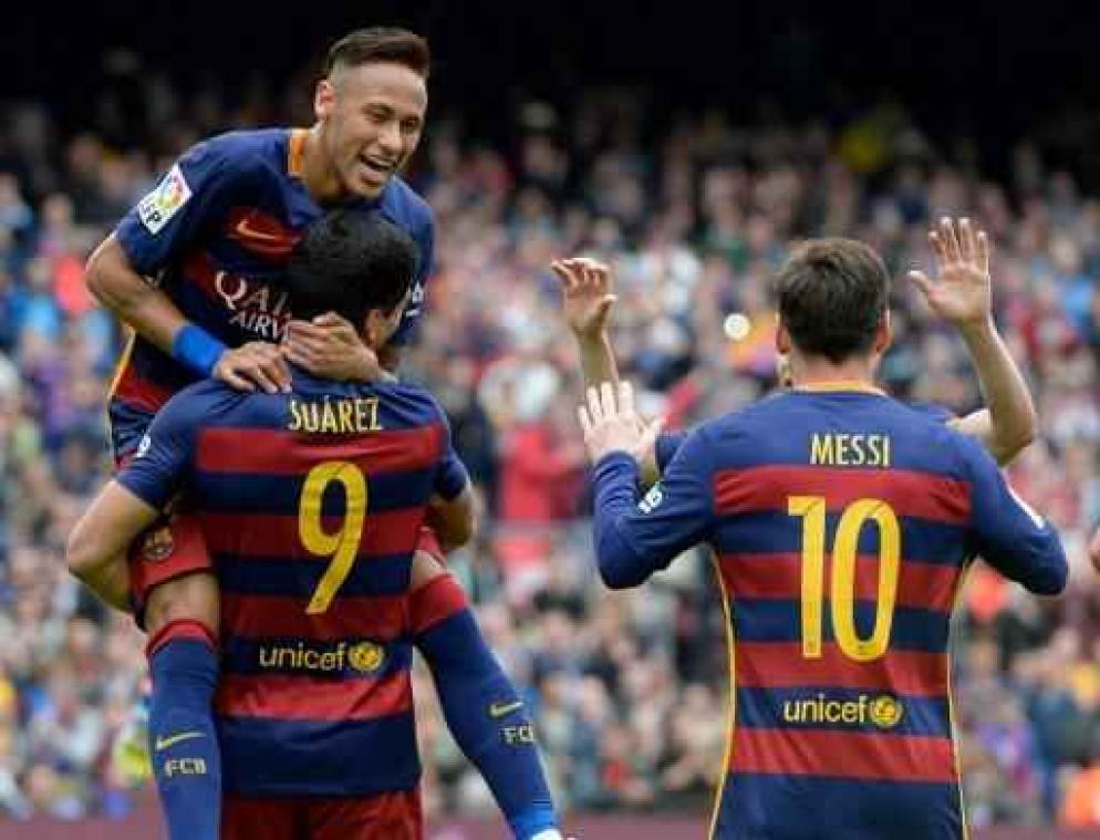 Primera Division - Luis Suarez bezorgt Barcelona tweede titel op rij