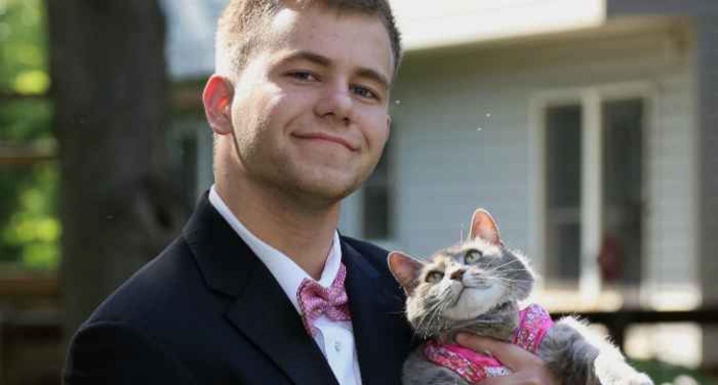 Deze Amerikaan nam zijn kat mee naar zijn prom