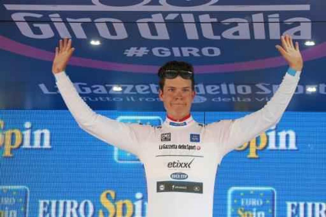 Giulio Ciccone wint tiende etappe in Giro, Jungels verovert roze trui
