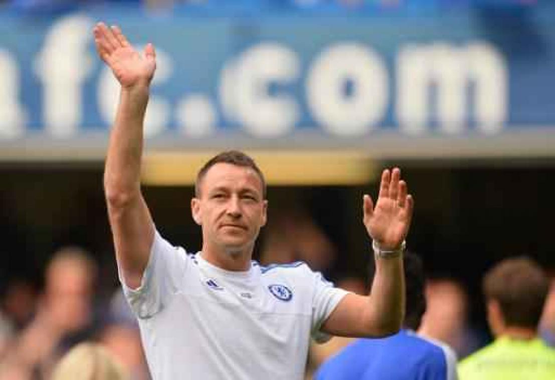 Clubicoon John Terry verlengt contract bij Chelsea met een jaar