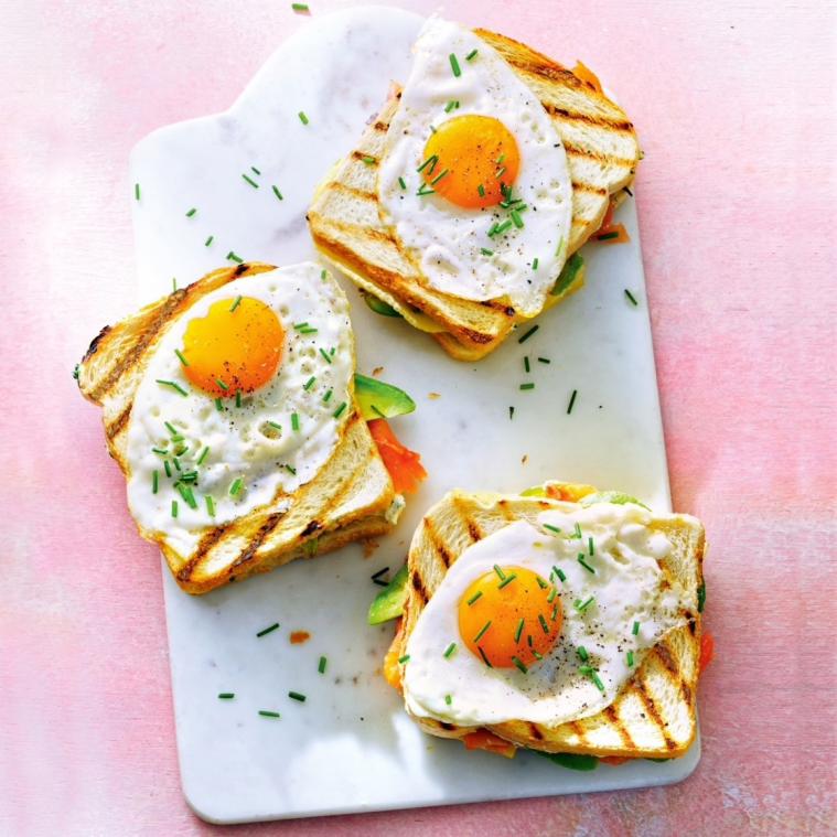 Een heerlijk romige zalm croque met avocado