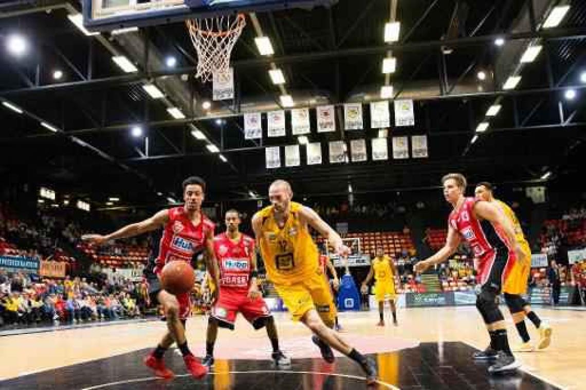 Scooore League - Oostende deelt tik uit aan Limburg United