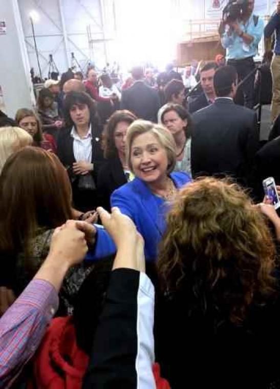 Clinton is "zeker" dat ze Democratische nominatie in de wacht sleept