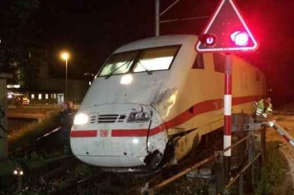 Zeventien mensen gewond na botsing hogesnelheidstrein en bus in Zwitserland