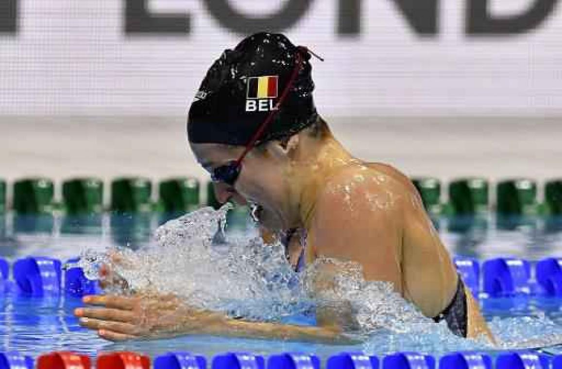 Fanny Lecluyse naar halve finales 50m schoolslag