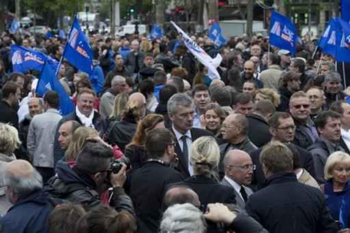 Frans politievoertuig in brand gestoken: vier verdachten aangeklaagd voor poging doodslag