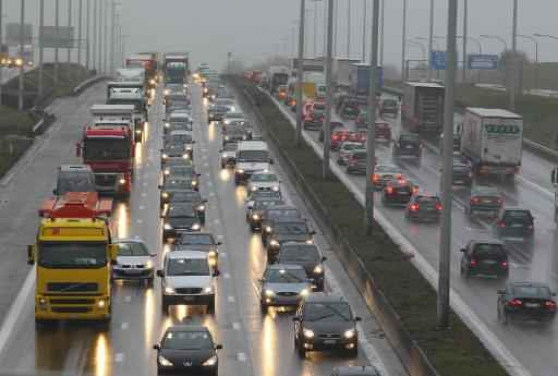 Regen zorgt voor moeizame ochtendspits