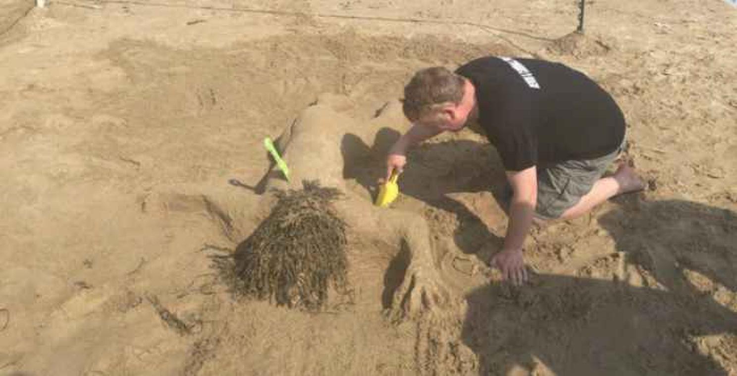 Politie moet zich excuseren na winst zandsculpturenwedstrijd