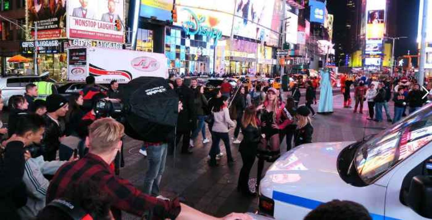 Top Model Belgium-winnares veroorzaakt gekte op Times Square