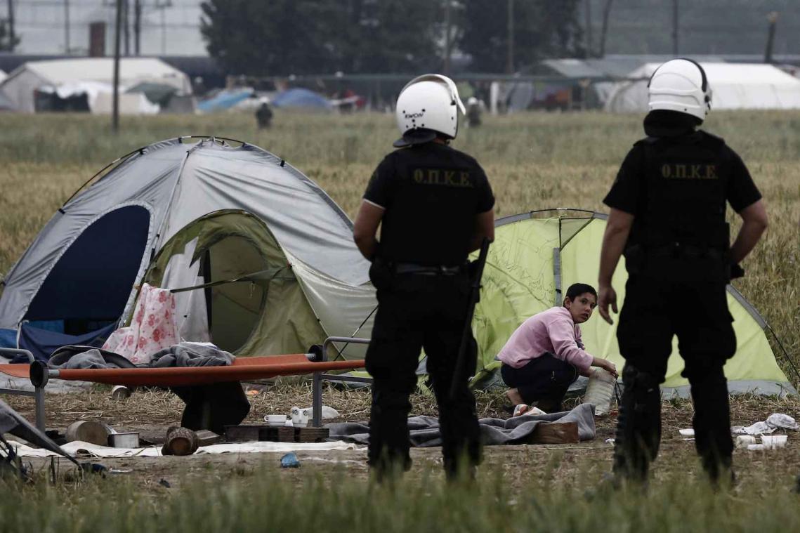 Griekse politie breekt vluchtelingenkamp af