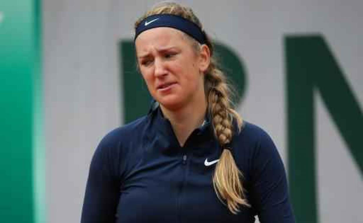 Victoria Azarenka geeft in eerste ronde van Roland Garros op met knieblessure