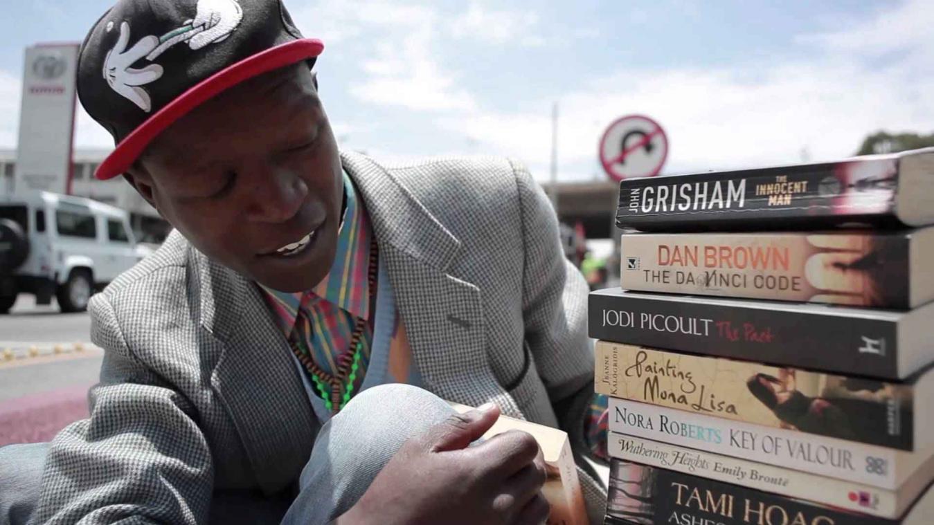 Zuid-Afrikaanse dakloze geeft boeken en boekbesprekingen 