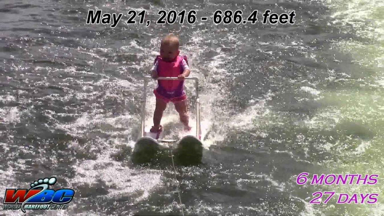 Meisje van 7 maanden breekt record van jongste waterskiër
